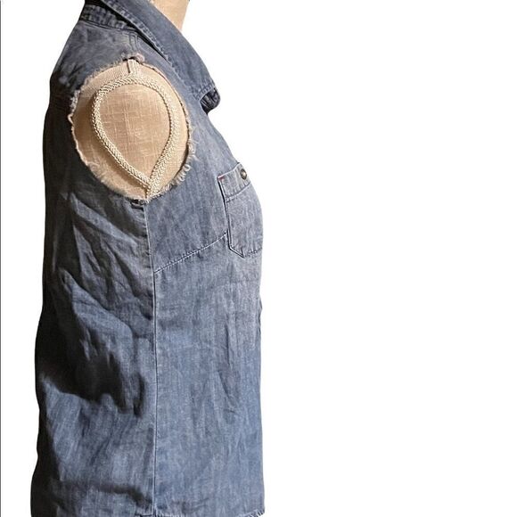 Feed USA + Target | EUC Women’s Sleeveless Denim Chambray Utility Shirt Small - Picture 2 of 11